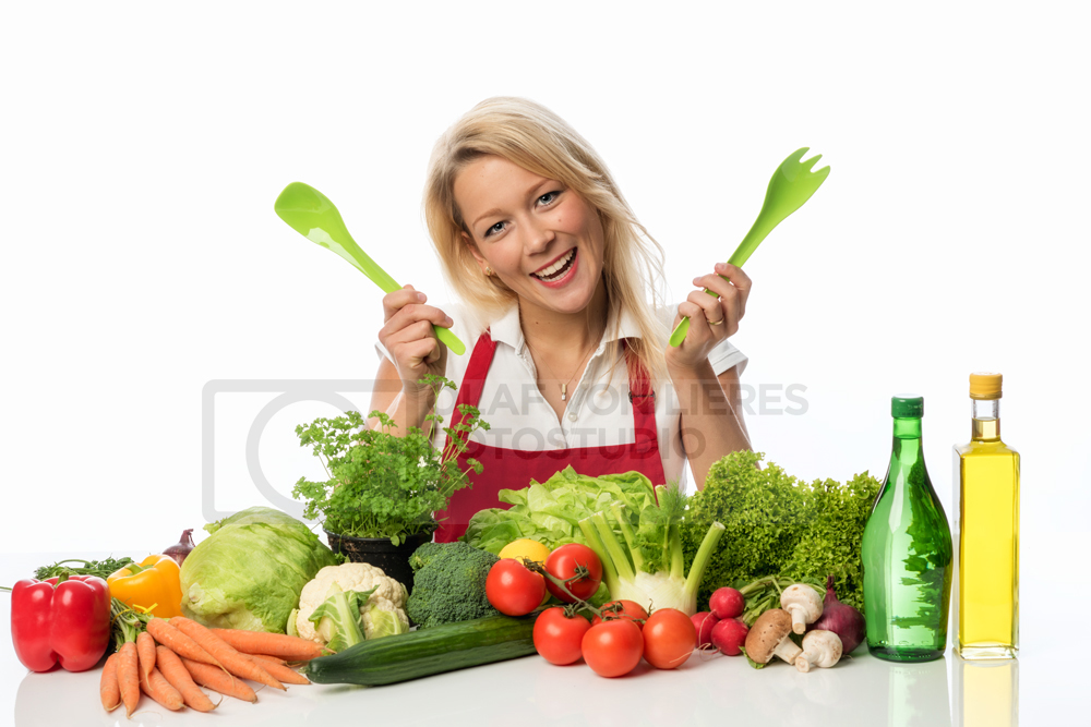 Hausfrau mit Salat