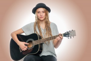 Mädchen mit Gitarre